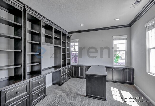 Foto del edificio - 833 Griffon Ct
