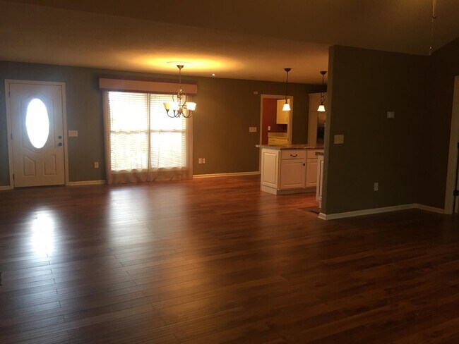 Building Photo - 177 Uphill Dr