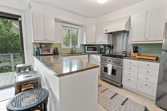 Foto del edificio - 32 Gardiner Dr