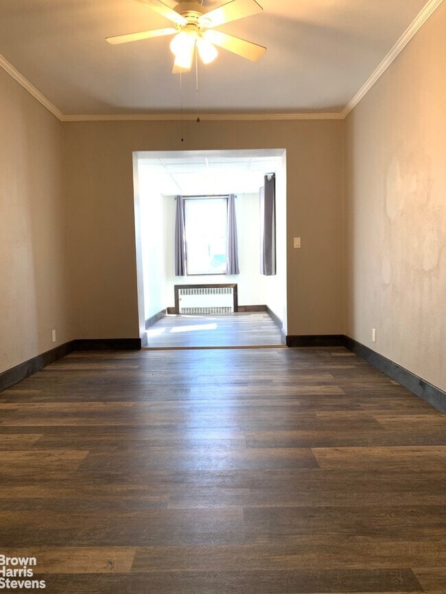 Building Photo - 1.5 Bedroom Gas Included in E. Flatbush