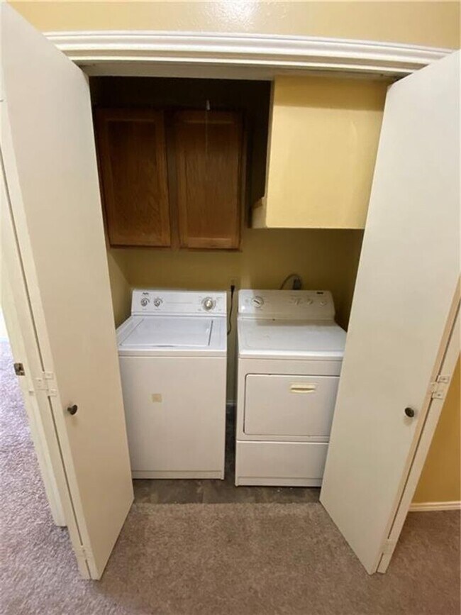 Building Photo - Wedgewood #311