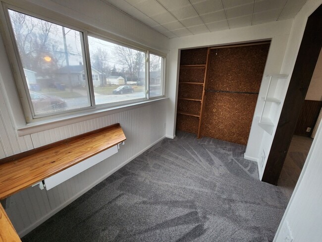 Building Photo - 2034 Sinclair Ave NE