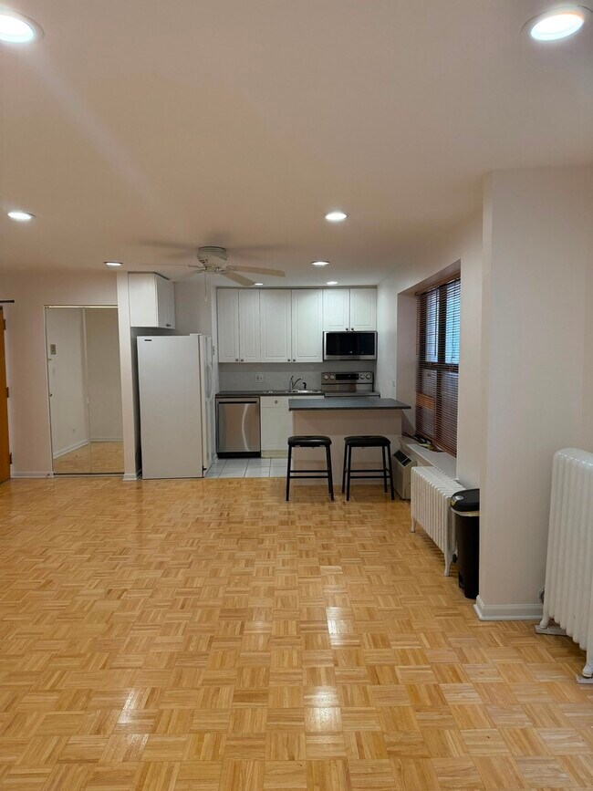 Foto del edificio - 5646 N Kenmore Ave