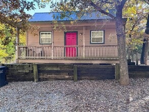 Building Photo - 2131 Sioux Dr