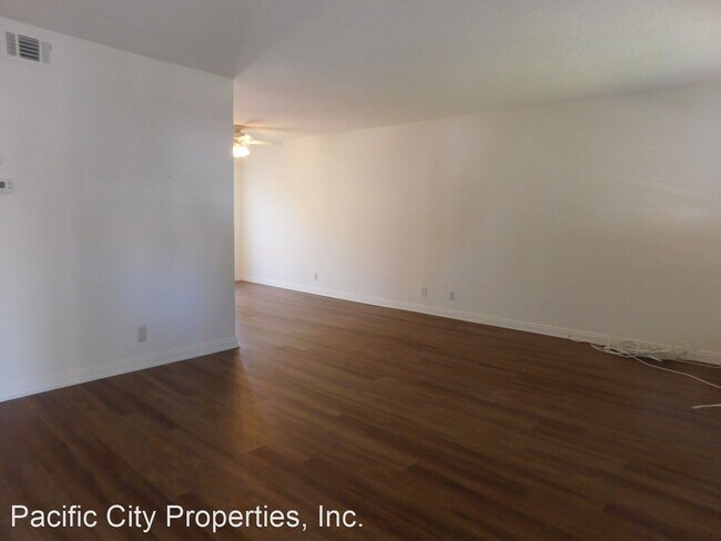 Building Photo - 3 br, 1.5 bath House - 9782 Continental Dr.