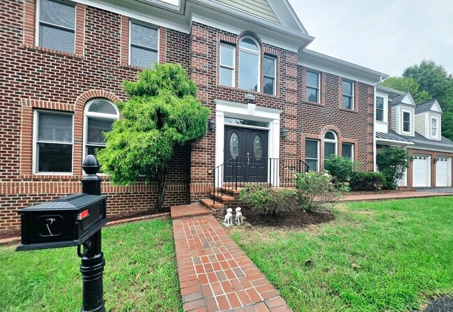 Building Photo - 6440 Columbia Pike