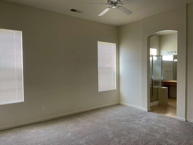 Building Photo - 3 bedroom 2 bath located in Double Diamond