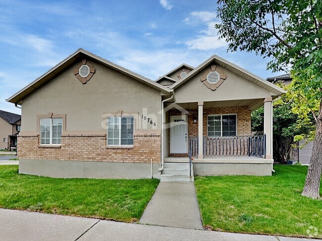 Building Photo - 10766 N Cypress