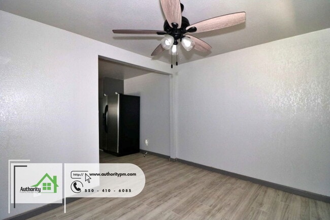 Foto del edificio - 4680 Meade St