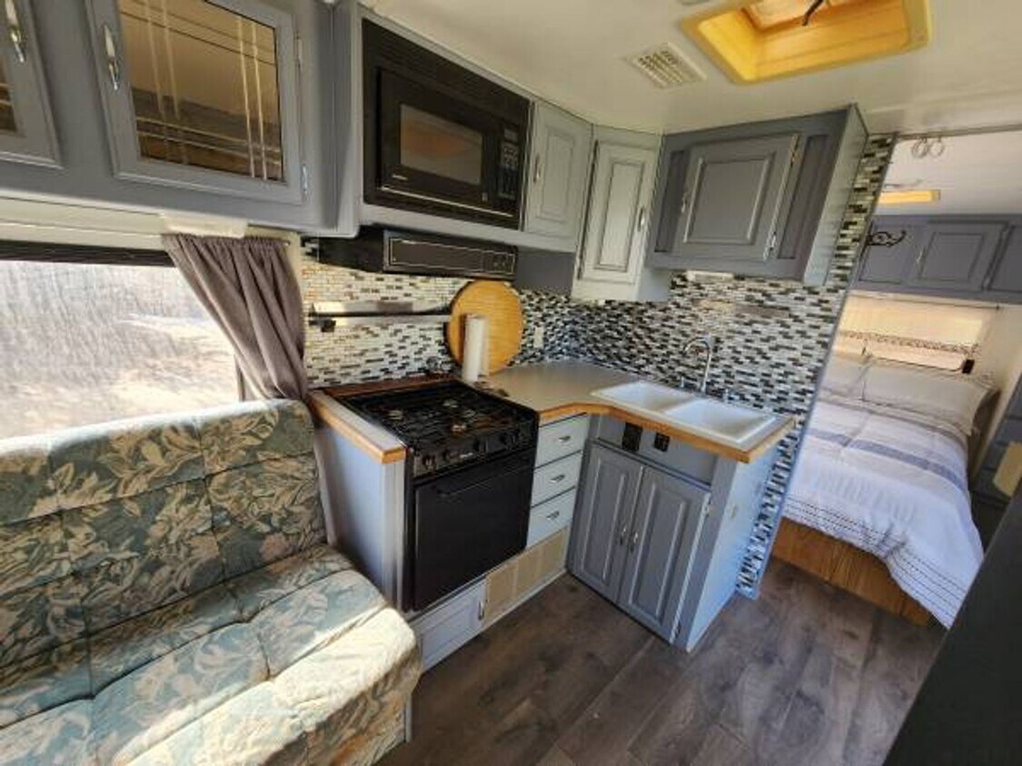 Foto principal - Work for rent as a caretaker of property a...