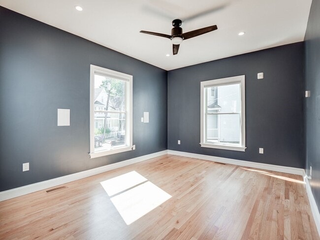 Building Photo - 396 Medford St