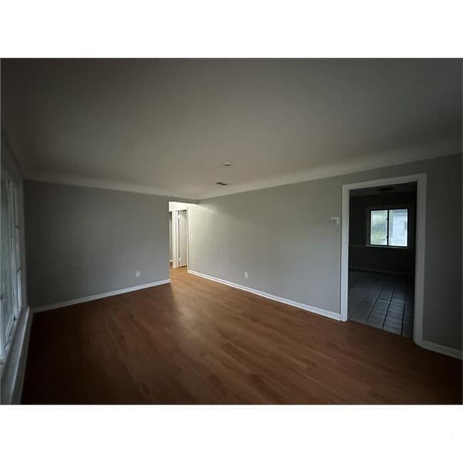Building Photo - 3948 E 186th St