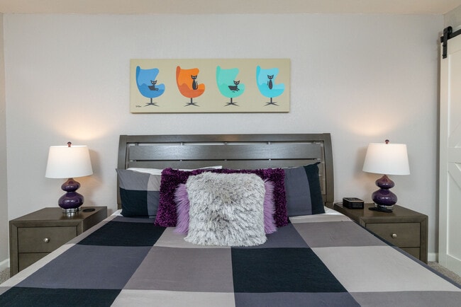 Building Photo - 2213 Park Hill Dr