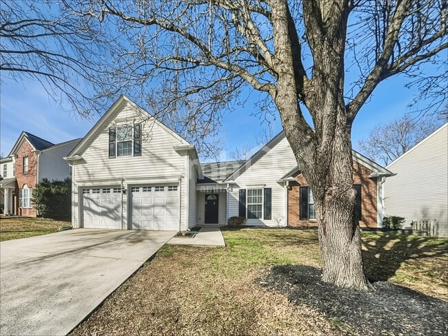 Building Photo - 11 Candor Pl