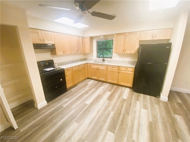 Building Photo - 2247-2249 Violet Dr