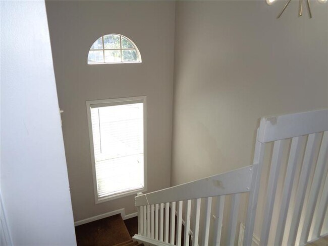 Foto del edificio - 5048 Heatherhill Ln