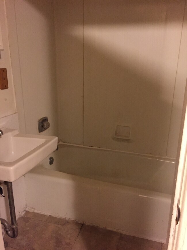 49 Asnuntuck St, Enfield, CT 06082 Townhome Rentals in Enfield CT