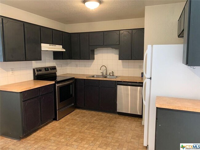 Foto del edificio - 3106 S W S Young Dr