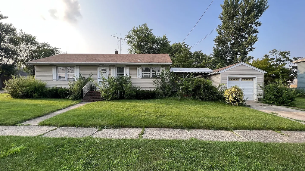 Primary Photo - 455 W Maple Ave