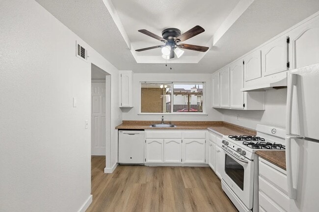 Building Photo - Fairfield, Remodeled 4 Bedroom Home on Quiet Court with Flexible Layout