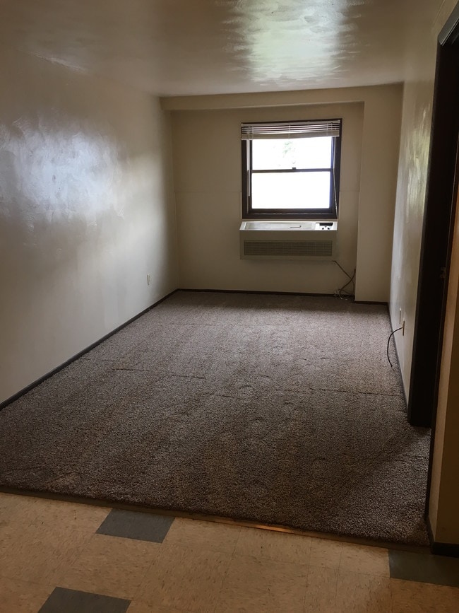 Bedroom - 118 W 4th Ave