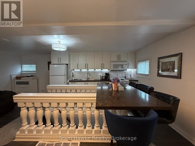 Photo du bâtiment - 450-450 Sturgeon Bay Rd