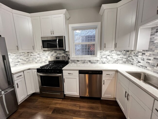 Photo - 1439 N Artesian Ave Apartment