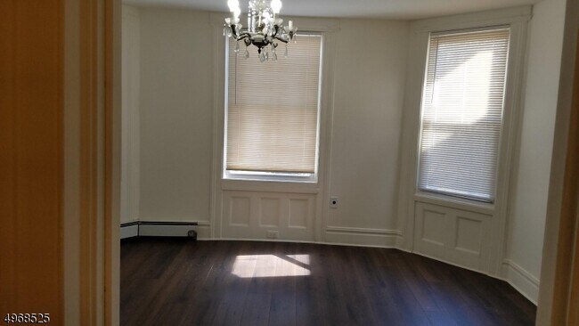 Foto del edificio - 111 Hollywood Ave