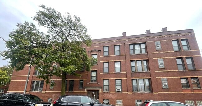 Foto del edificio - 3270 W Dickens Ave