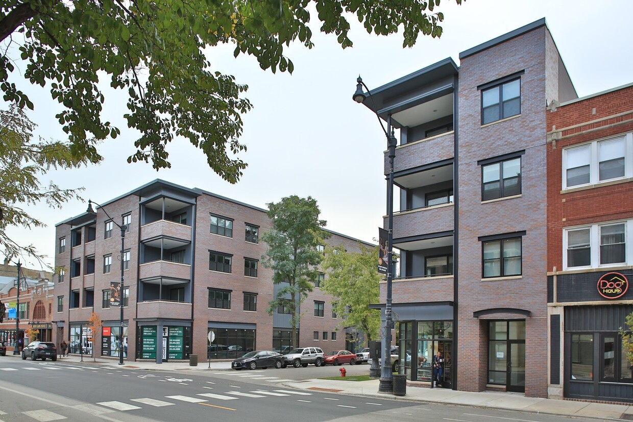 Primary Photo - 904 W Montana St