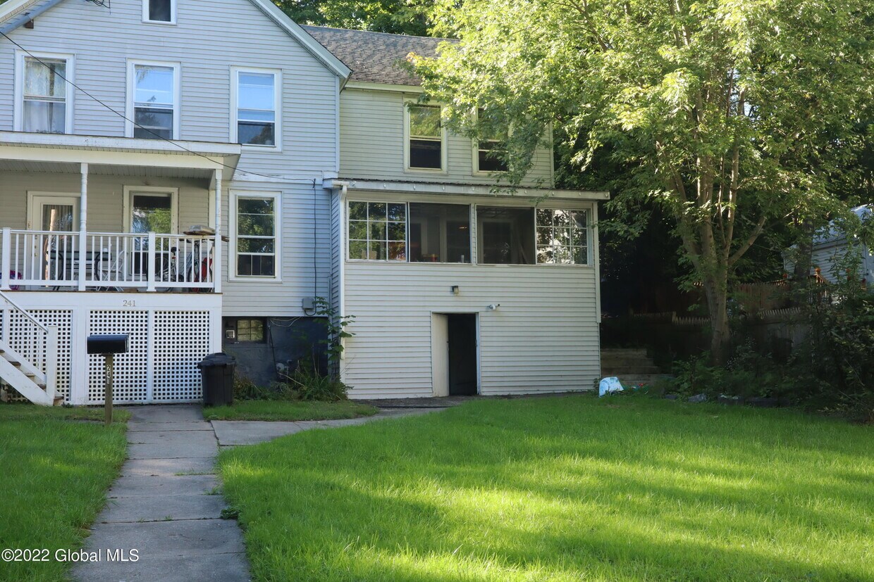 Primary Photo - 241 Broad St