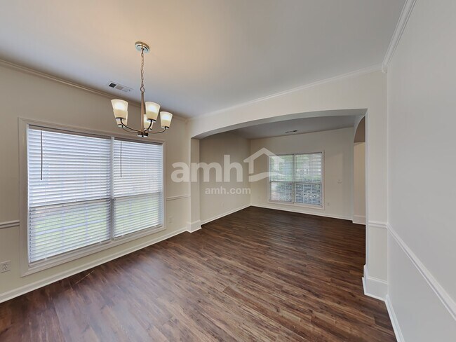 Building Photo - 1564 Silver Ridge Dr SW