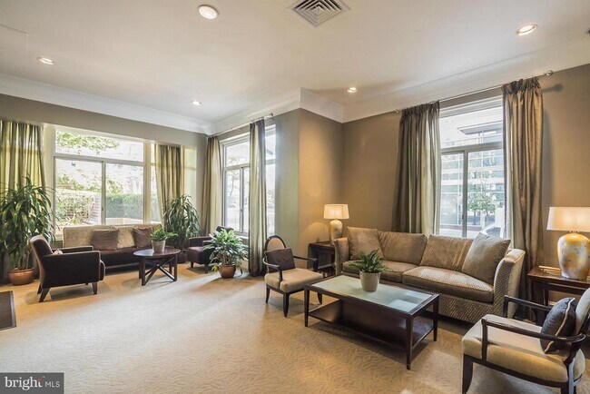 Foto del edificio - 851 N Glebe Rd