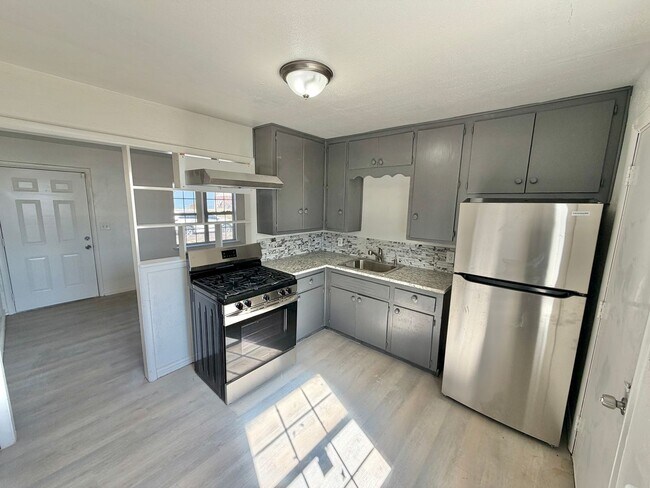 Foto del edificio - 3-Bedroom Home with Updated Kitchen