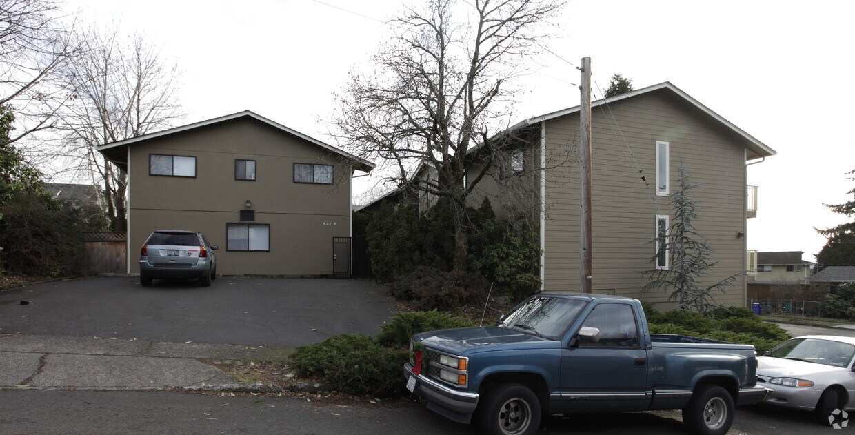 Building Photo - 1806 E 6th St