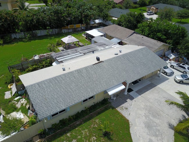Building Photo - 1975 Palm Acres Dr