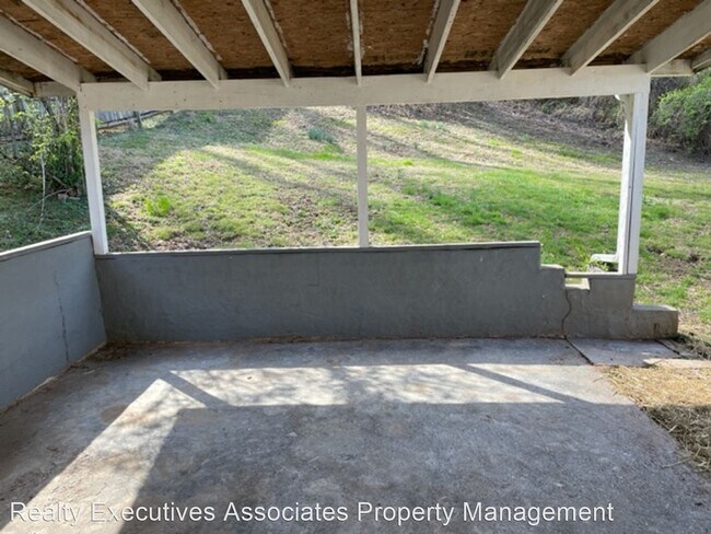 Building Photo - 3 br, 1.5 bath House - 2300 Sylvania Avenu...