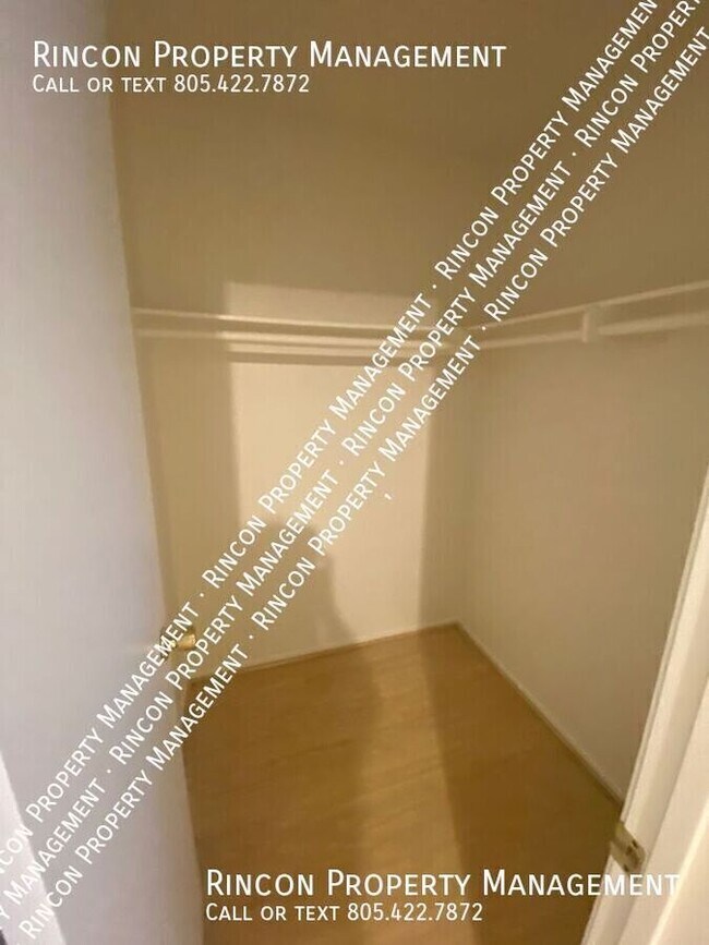 Building Photo - GORGEOUS BEACON TOWNHOME!