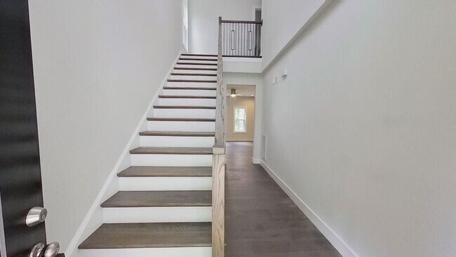 Building Photo - 4110 Whispering Oaks Dr