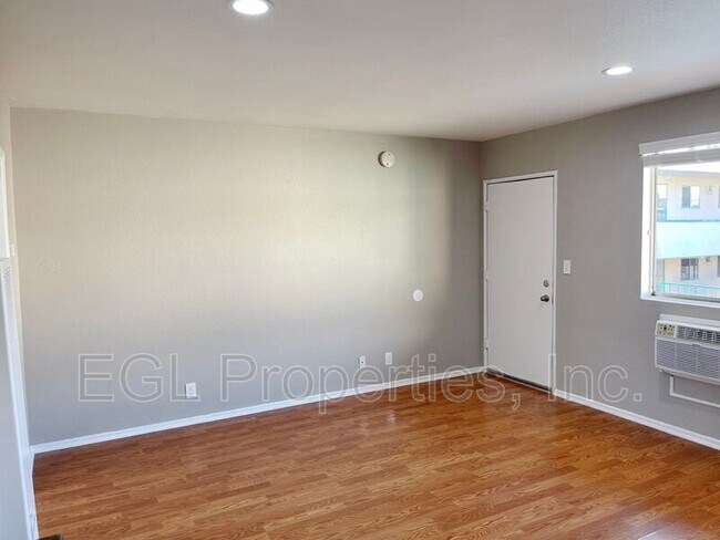 Foto del edificio - 5916 Carlton Way