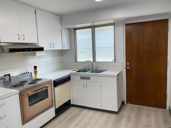 Building Photo - Hi-Sierra Apts - 2 bedrooms, 2 bath unit w...