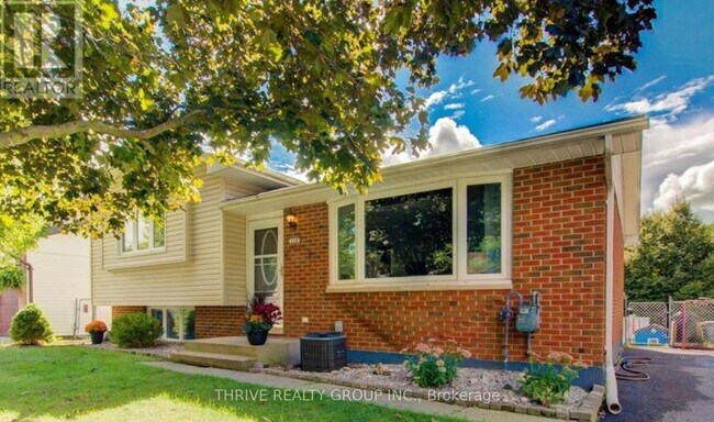 Photo du bâtiment - 118 Sandalwood Crescent