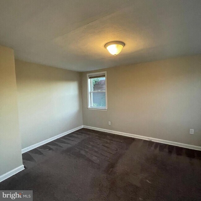 Building Photo - 1126 Faunce St