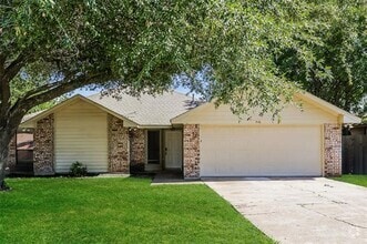 Building Photo - 516 E Lark Ct