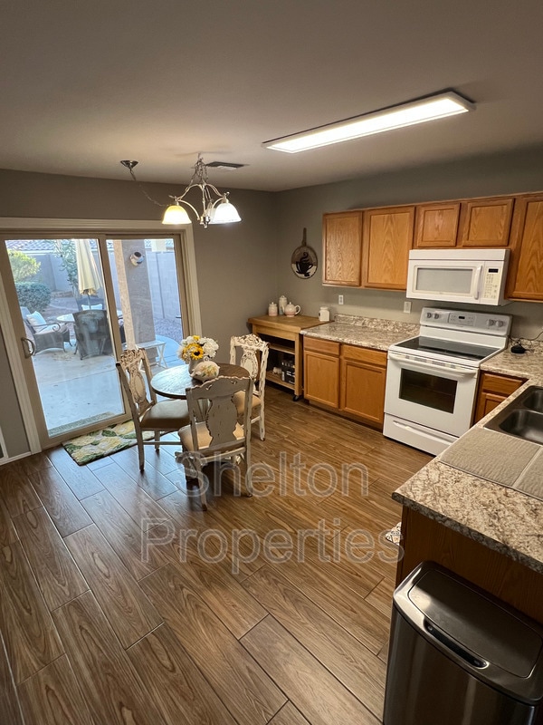 Foto del edificio - 15439 W Cortez St