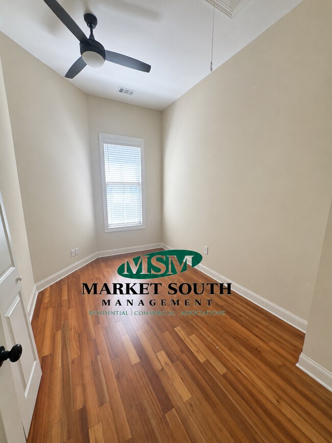Building Photo - SPACIOUS 2 STORY TOWNHOME ON HENRY ST. AVAILABLE AUGUST 15th