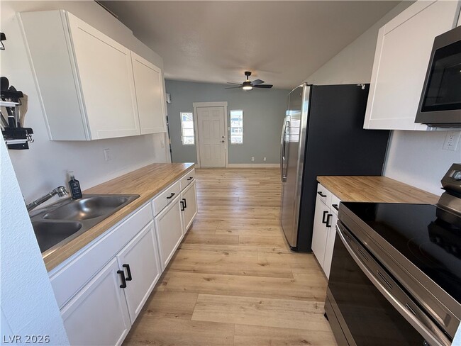 Building Photo - 659 D