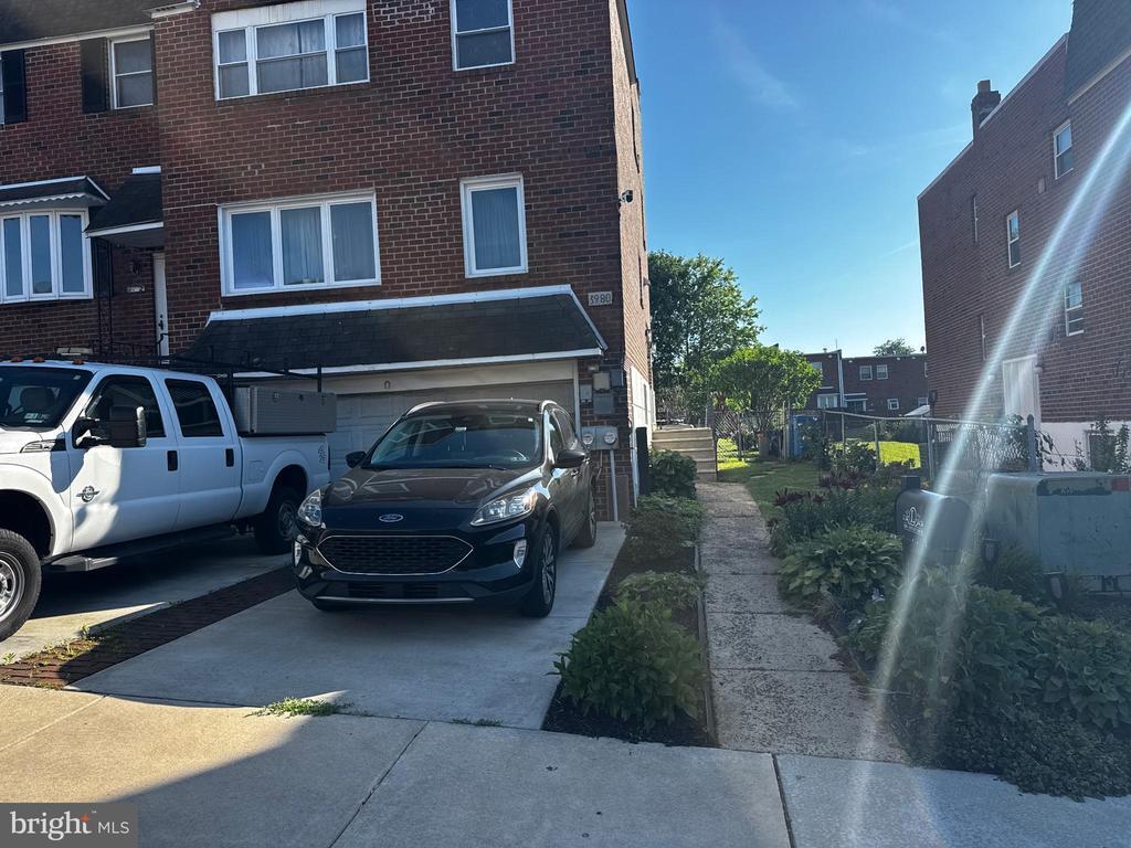 Building Photo - 3980 Carteret Dr