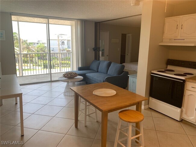 Foto del edificio - 5500 Bonita Beach Rd SW