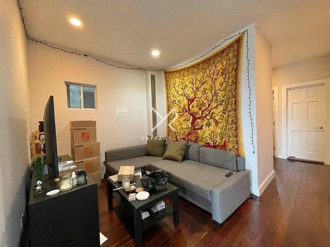 Building Photo - 3 bedroom in BROOKLYN NY 11221